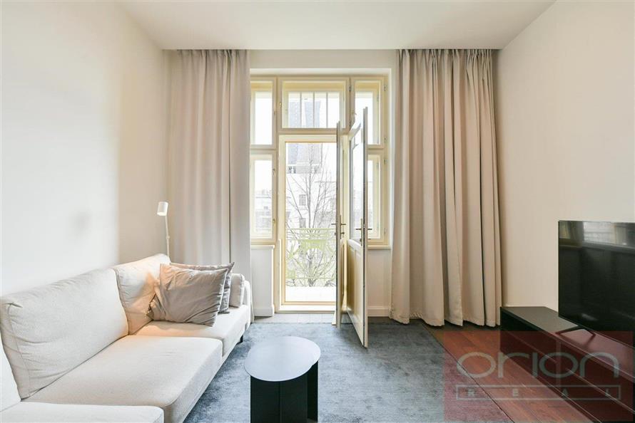 Pronájem zařízeného klimatizovaného bytu s balkonem: Praha 2 - Vinohrady, Laubova