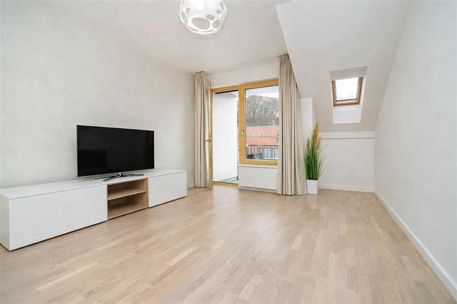Pronájem moderního bytu s balkonem a garážovým stáním: Praha 5 - Smíchov, Pod Kavalírkou