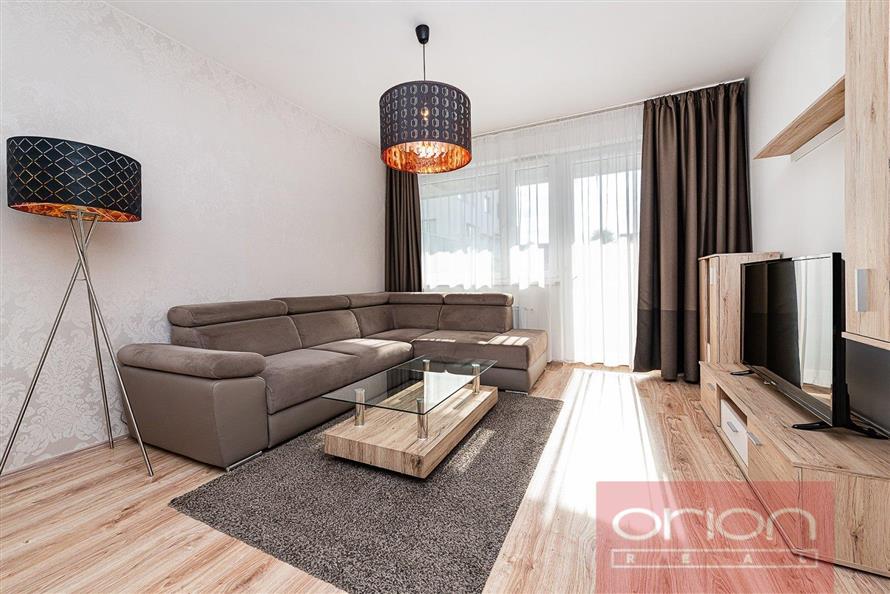 Pronájem bytu s balkonem a garážovým stáním: Praha 3 - Žižkov, V Zahrádkách