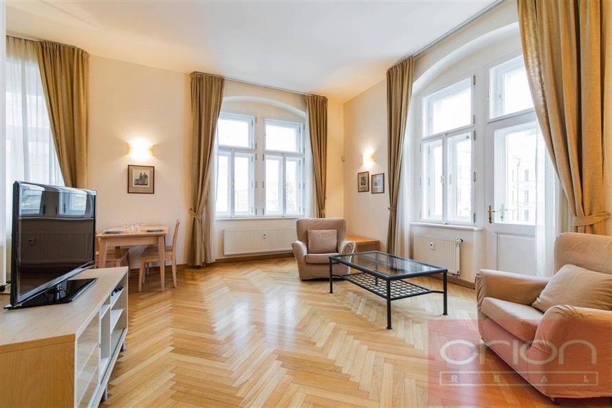 Pronájem bytu s balkonem: Praha 5 - Malá Strana, Újezd