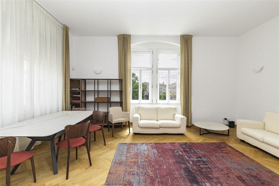 Pronájem bytu s balkonem: Praha 5 - Malá Strana, Újezd