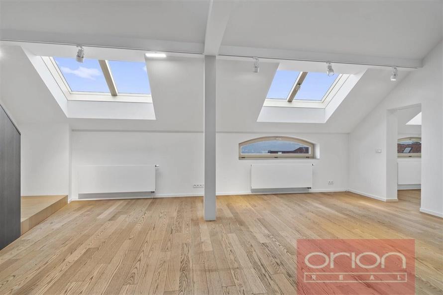 Pronájem mezonetového bytu s terasou: Praha 7 - Bubeneč, U Akademie