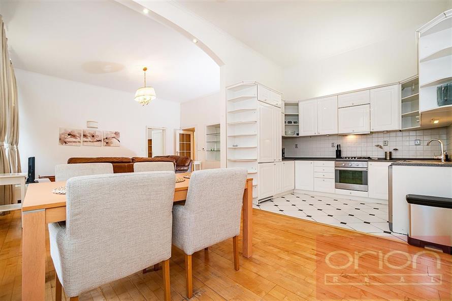 Pronájem bytu s balkonem: Praha 2 - Vinohrady, Italská