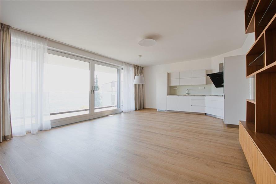 Pronájem bytu 3+kk s terasou, 2 parkovacími stáními, Praha 5 - Smíchov, Pod Děvínem, Villa City View