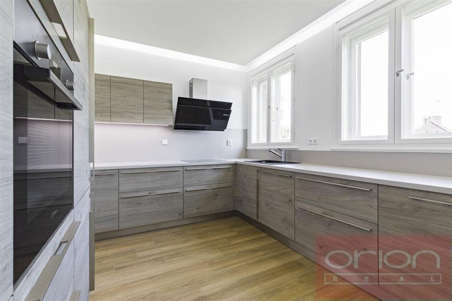 Pronájem bytu s balkonem: Střešovická, Praha 6 - Střešovice