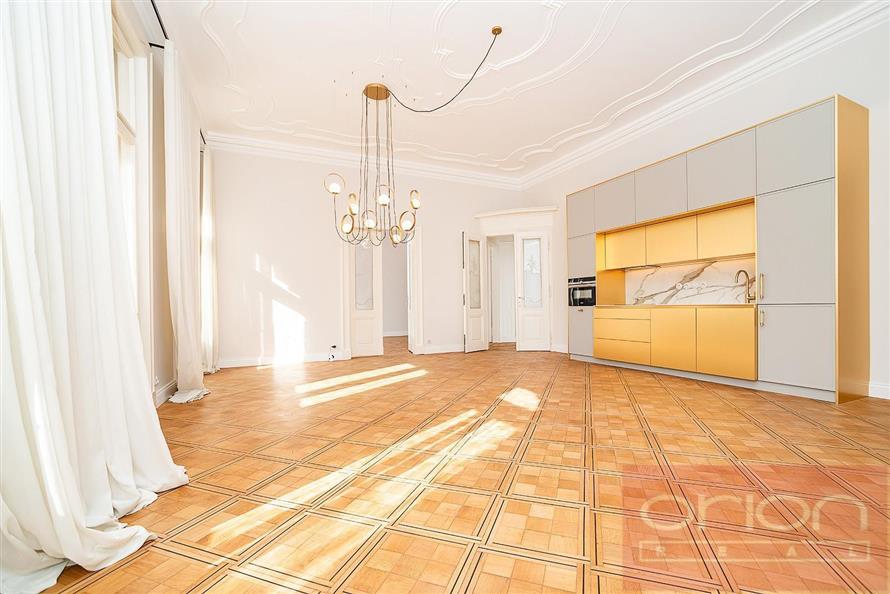Pronájem reprezentativního bytu s balkonem: Náměstí Míru, Praha 2 - Vinohrady
