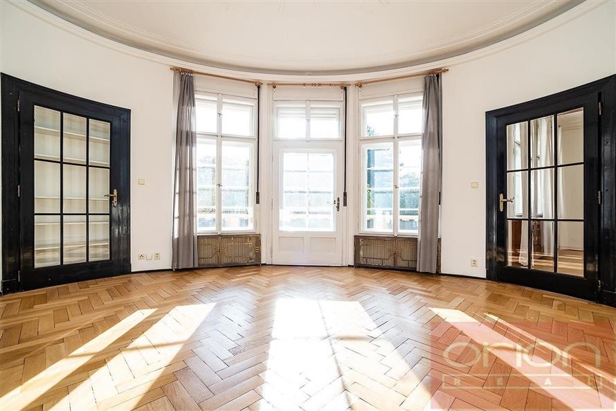 Pronájem bytu s terasou a zahradou: Praha 6 - Střešovice, Slunná