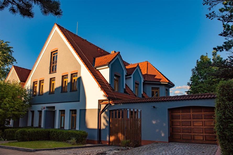 Pronájem domu se zahradou: Praha 6 - Nebušice, Malý dvůr