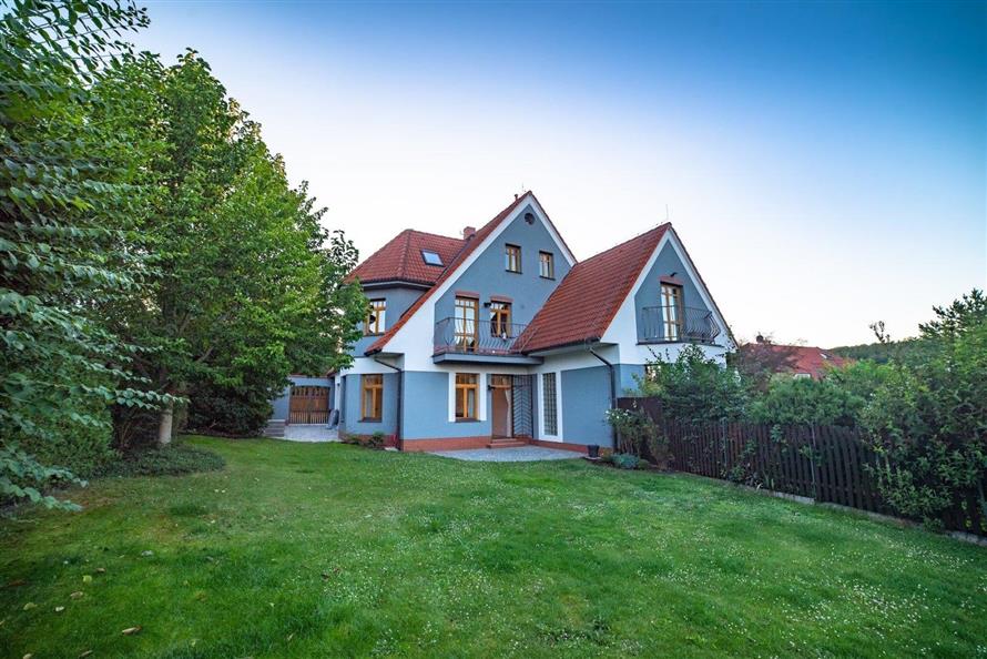 03 Maly Dvur garden.jpg