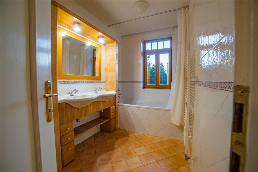 12 Maly Dvur bathroom.jpg