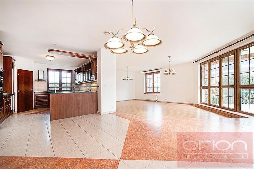 Pronájem luxusního domu se zahradou a bazénem: Praha 6 - Nebušice, Druhého odboje