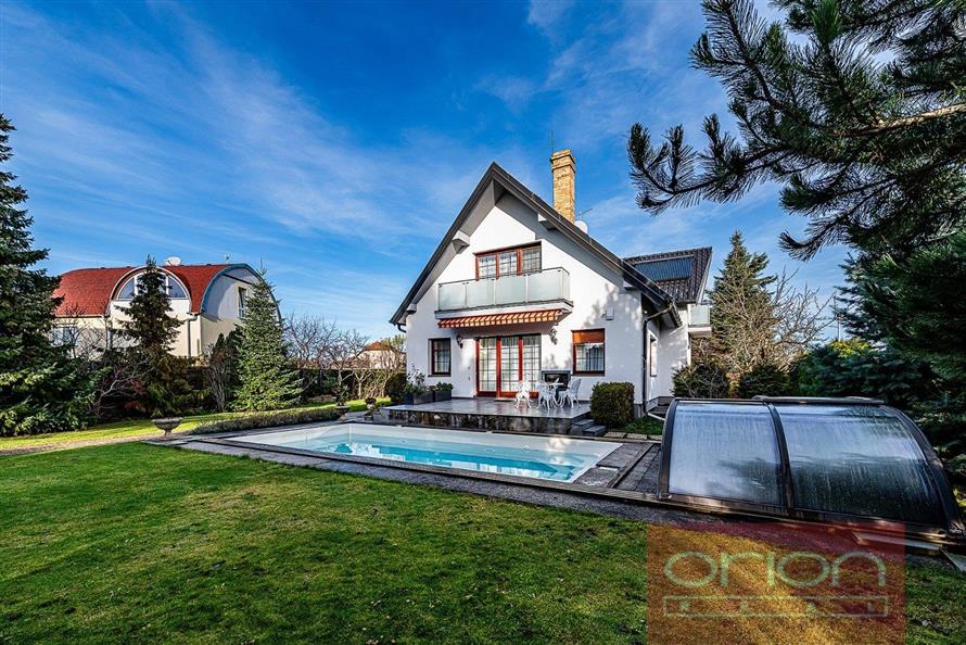 Pronájem rodinného domu se zahradou a bazénem: Praha 6 - Suchdol, Havraní