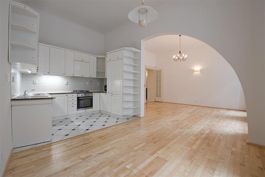 Apartment with balcony for rent: Praha 2 - Vinohrady, Italská