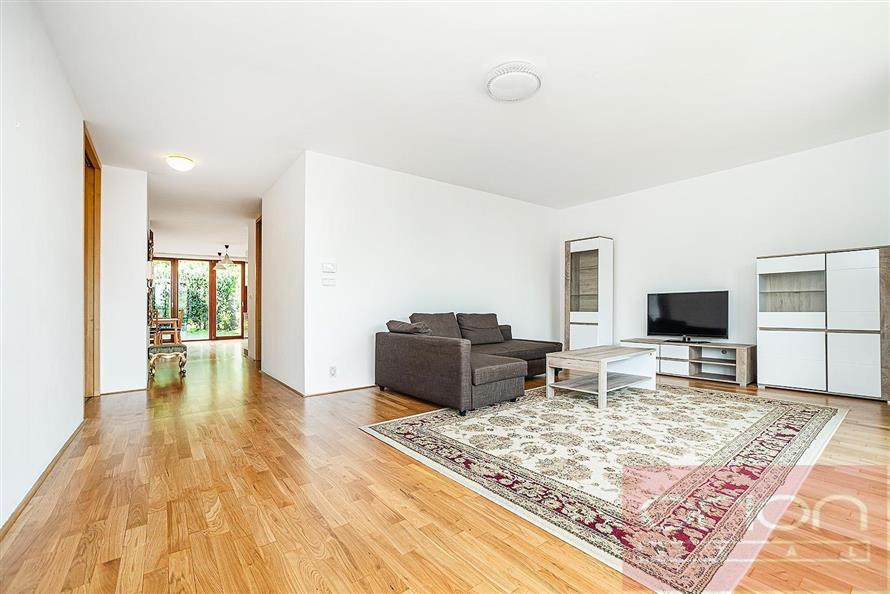 Two bedroom apartment with garden: Praha 6 - Břevnov, Šermířská