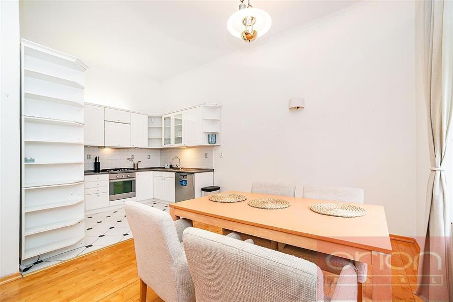 Spacious 2-Bedroom Apartment with balcony for rent:  Praha 2 - Vinohrady, Italská