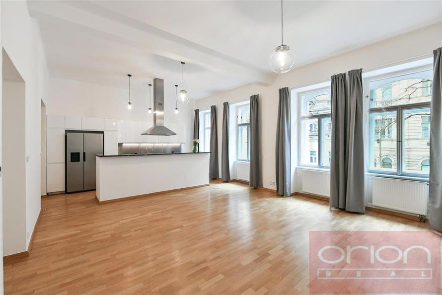 Duplex apartment with balcony for rent: Praha 2 - Vinohrady, Mánesova