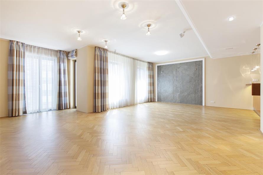 Apartment with two balconies and a garage parking for rent: Praha 5 - Smíchov, Kováků