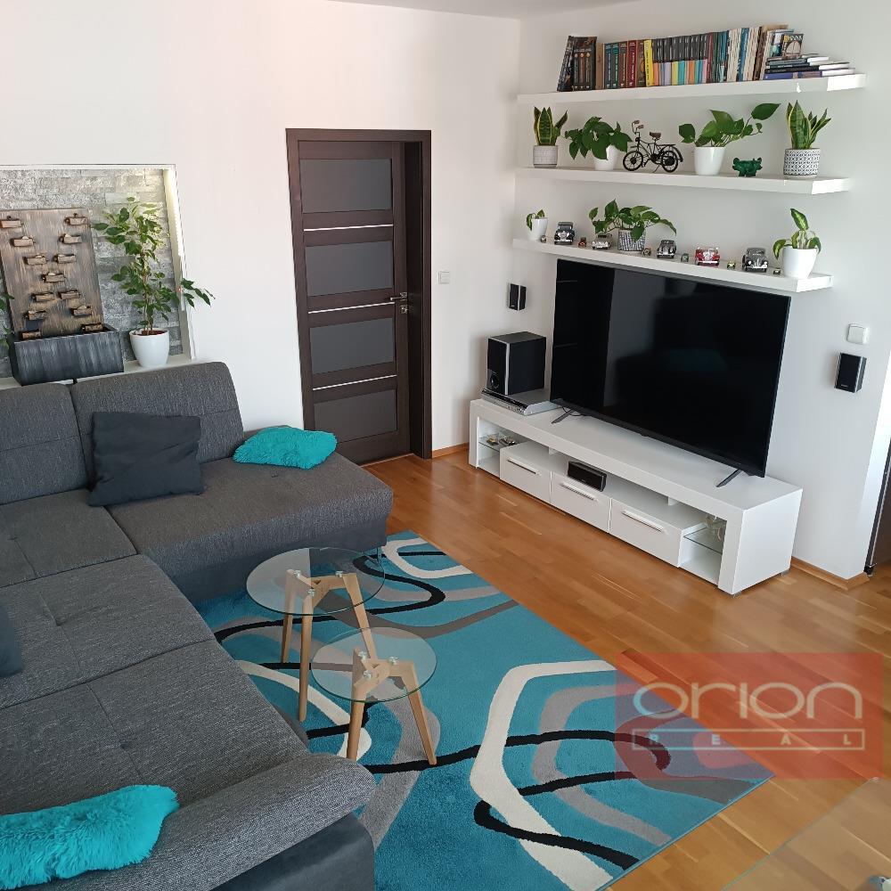 Furnished apartment with balcony and garage parking for rent: Praha 5 - Zbraslav, Jaromíra Vejvody