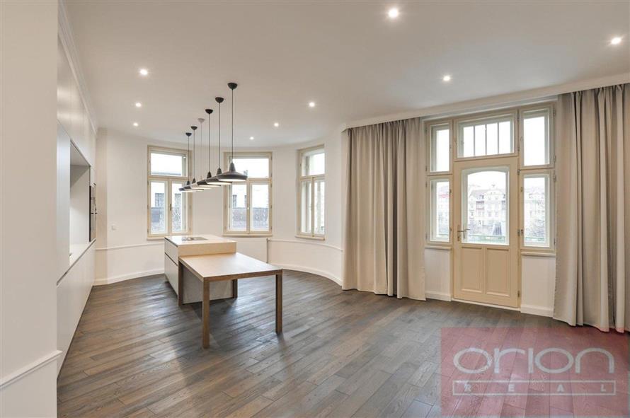 Luxuries three bedroom partmet for rent: Praha 3 - Vinohrady, Laubova