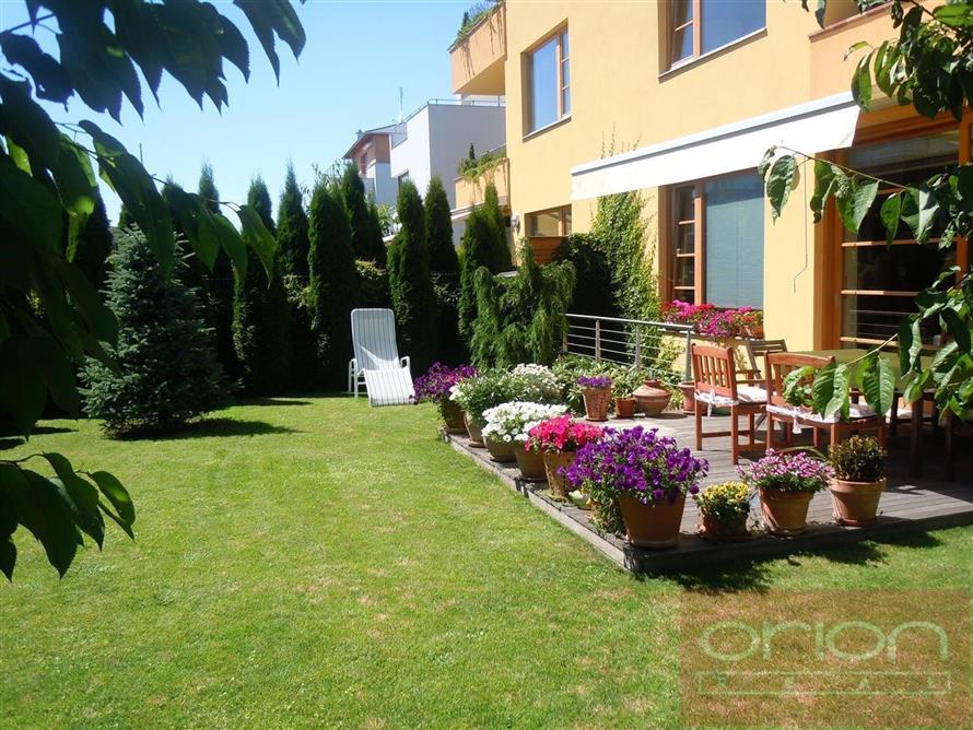 Family house with terrace and garden for rent: Praha 5 - Jinonice, U dětského hřiště