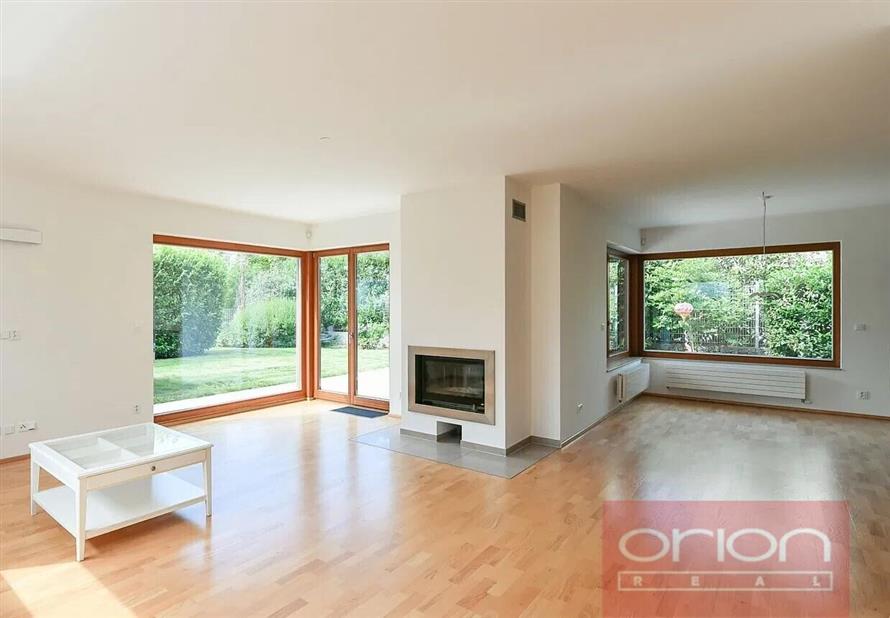 Family house with garden for rent: Praha 5 - Jinonice, Vacínovská