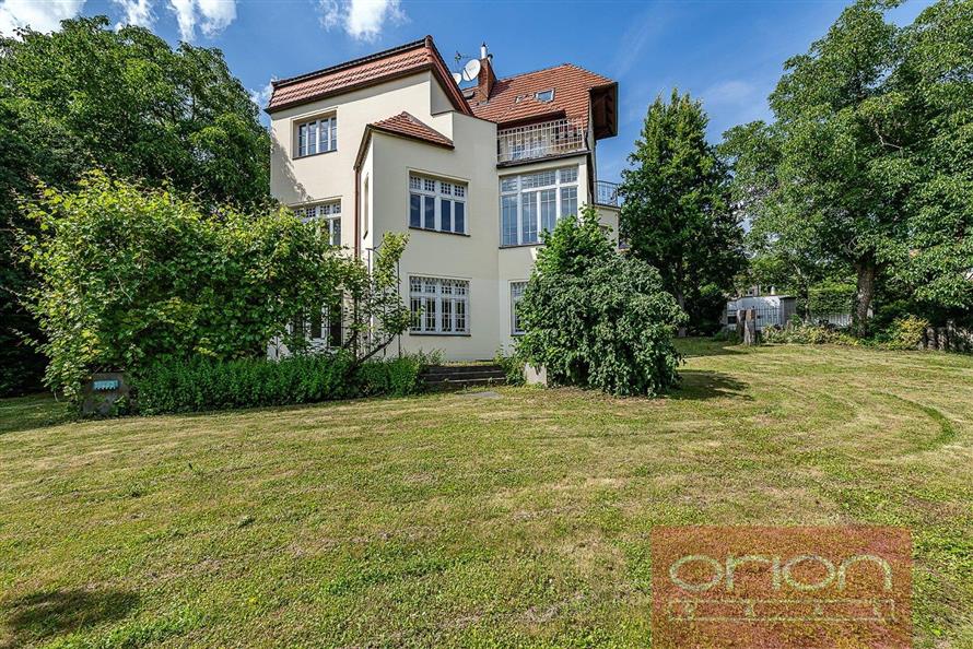 Family house with a garden for rent: Praha  - Smíchov, U Nesypky