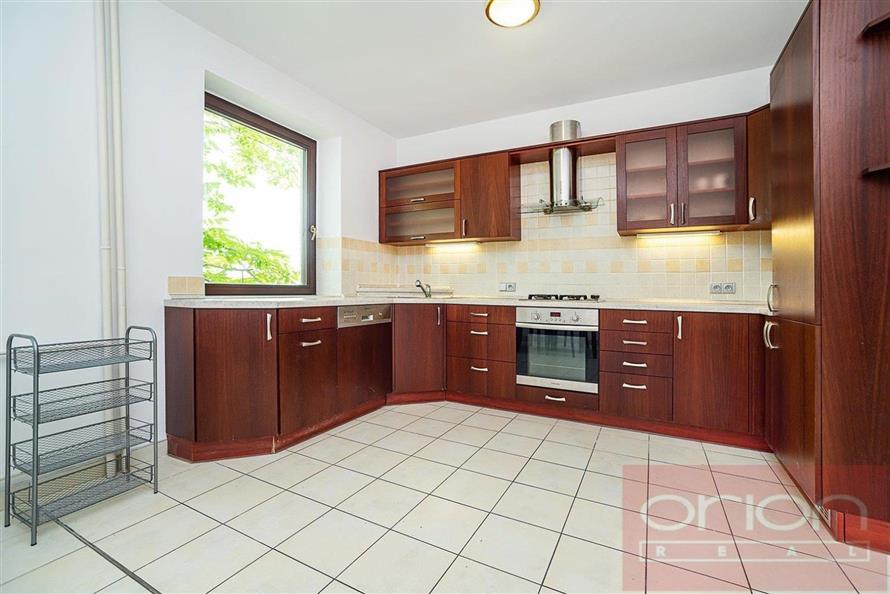 Family house with garden for rent: Prague 6 - Břevnov, Hošťálkova