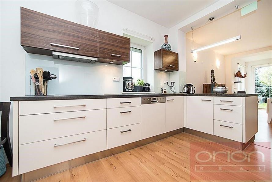 Unfurnished family house with terrace and garden for rent: Praha 6 - Nebušice, K Vizerce