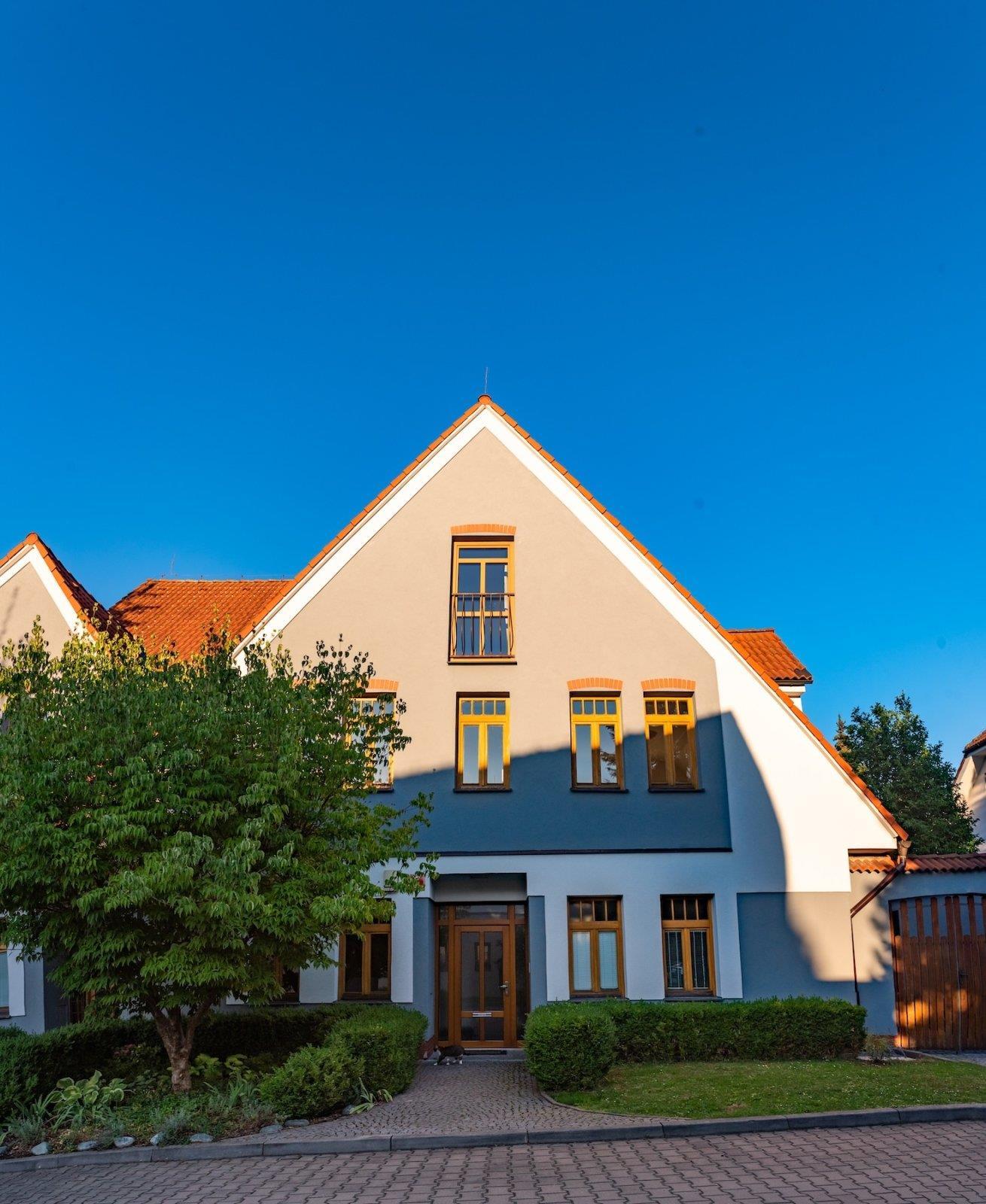 02 Maly Dvur front.jpg