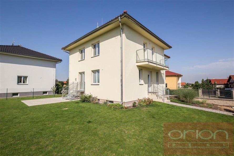 Family house with garden for rent: Praha - Průhonice, Pod Valem II