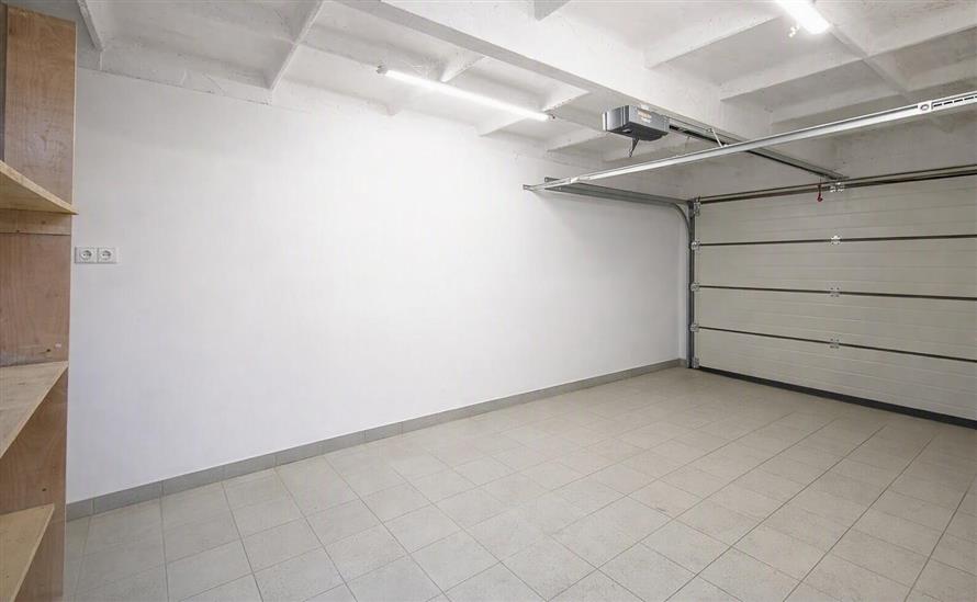 garage.jpg