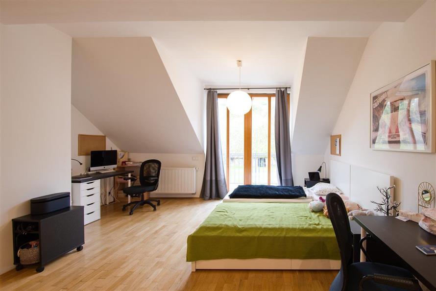 loznice patro s balkonem.jpg