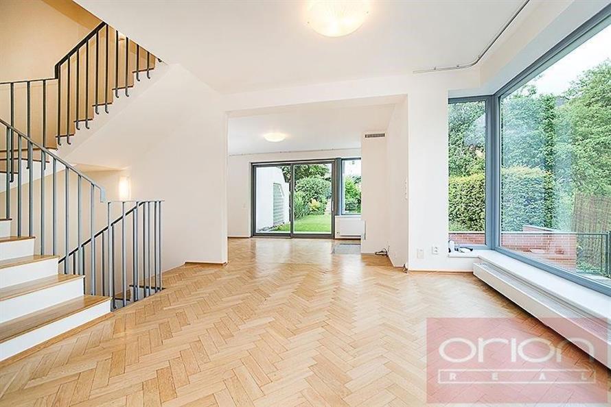 Family house with garden and heated pool for rent: Praha 6 - Nebušice, K Vinicím