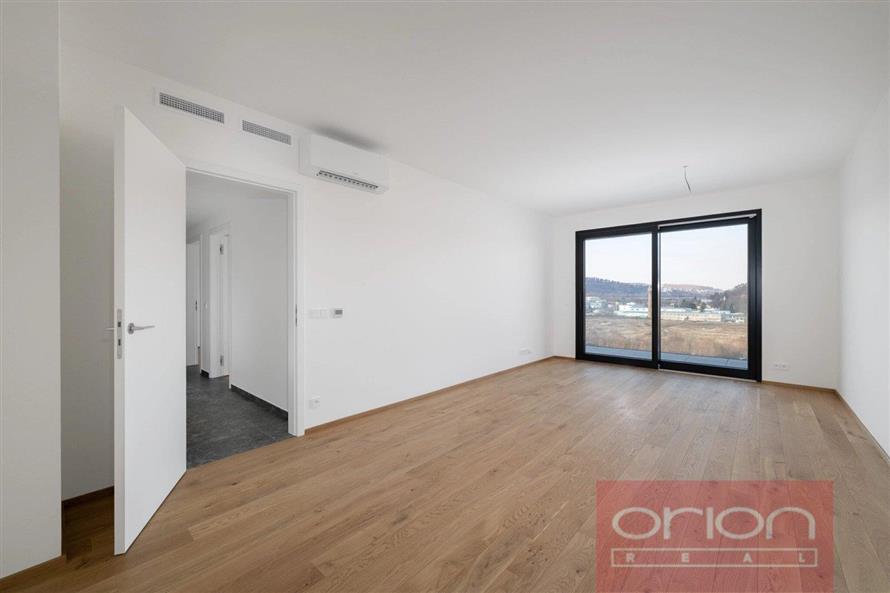 Three bedroom apartment with balcony for sale: Československého exilu, Praha 4 - Modřany